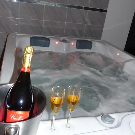 Nuit Romantique Avec Jacuzzi Privatif Proche Toulouse