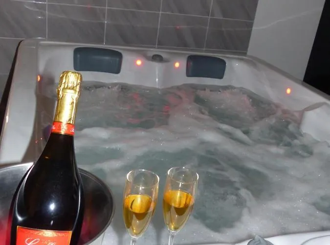 Nuit Romantique Avec Jacuzzi Privatif Proche Toulouse