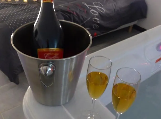 Nuit Romantique Avec Jacuzzi Privatif Proche Toulouse 公寓 Auterive (Haute-Garonne)